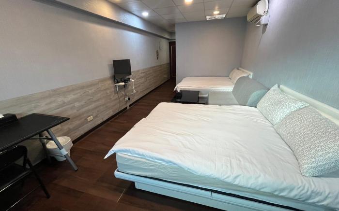 Opposite Taipei Main Station Warmth2-6 room