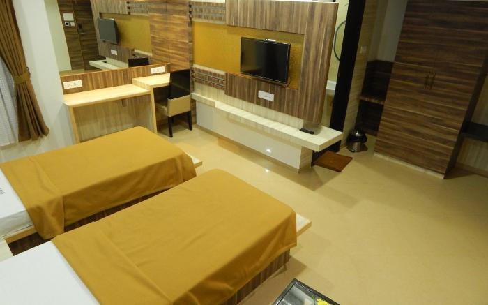 Hotel Aadhi
