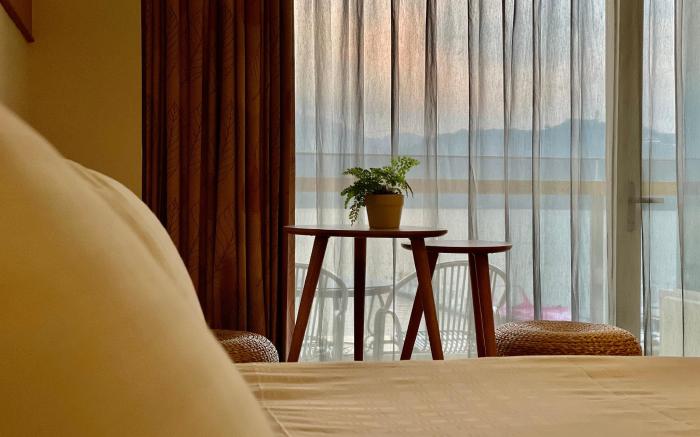 明湖采堤渡假館