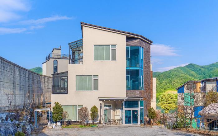 Nami Island Koi Pension