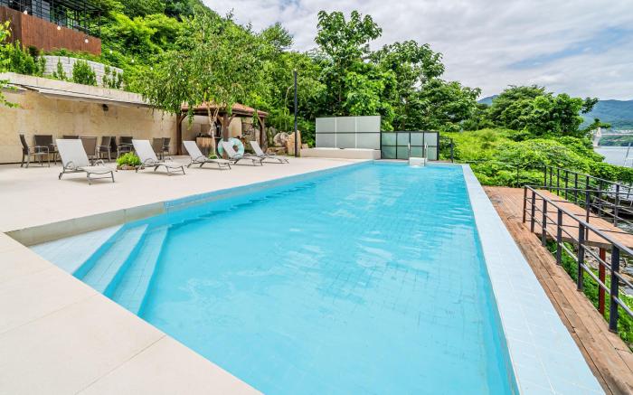 Gapyeong Pension The Square 24 Spa Pension