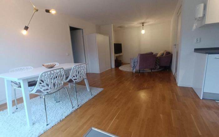 Modern, private & fully equipped. 4 adults +2kids