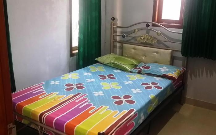 SPOT ON 93880 Guest House Bu Iin Syariah
