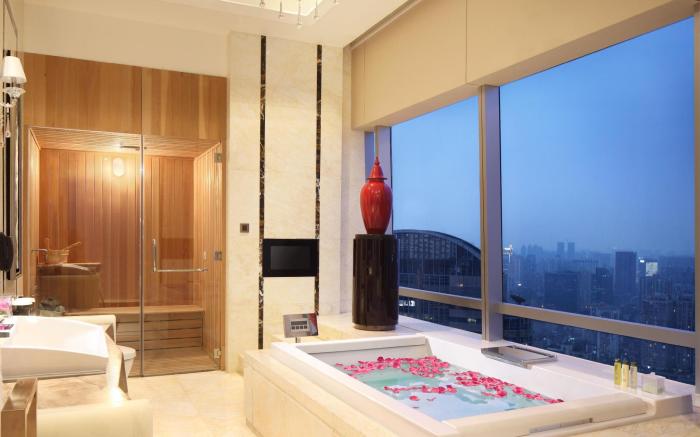 DoubleTree by Hilton Guangzhou-Free Canton Fair Shuttle Bus and Registration Counter