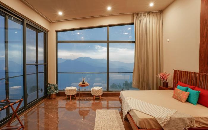LaRiSa X Mountains & Martini Villa