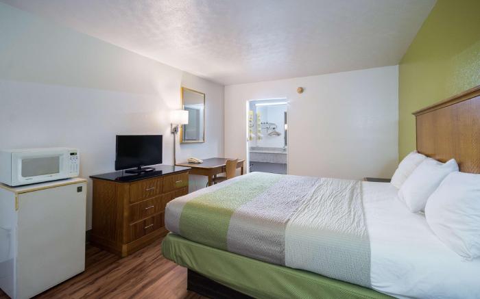 Motel 6 Parkersburg, WV