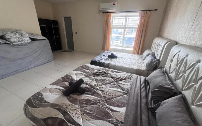 Lovely Homestay 911 ( Setia indah )