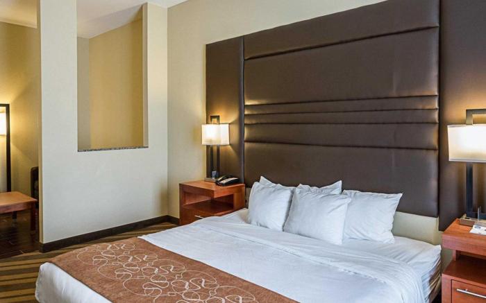 Comfort Suites near Tanger Outlet Mall