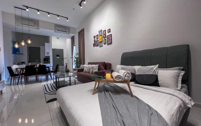 Georgetown 3 car park | SkyPool | Family 10 pax |