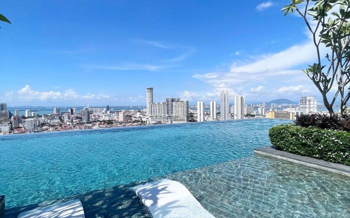 Georgetown 3 car park | SkyPool | Family 10 pax |