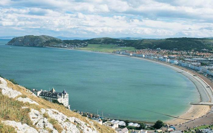 West Shore Apartment by Seaside Llandudno