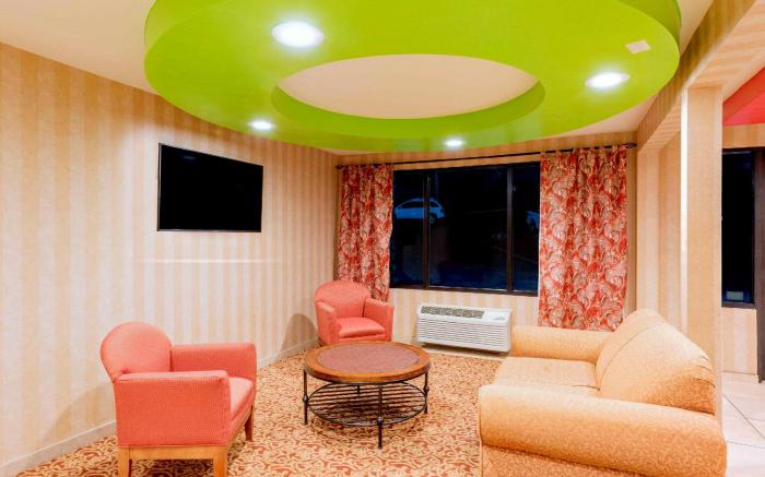 Suburban Studios Branson On The Strip
