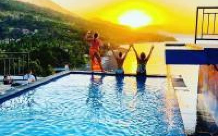 Waenis Sunset View Hotel and Restaurant