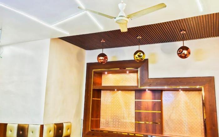 Goroomgo Hotel Revoli Amritsar