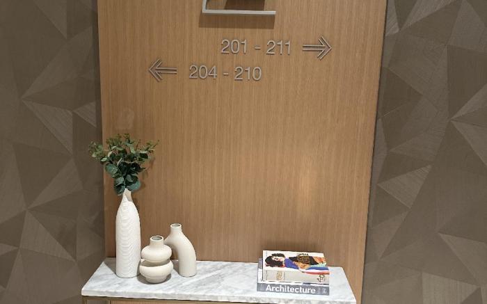 Exquisite 1-Bedroom with Pool Scenery in Creek