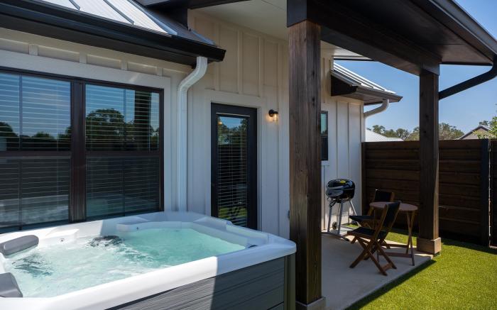 Lucille's Abode with Hot Tub
