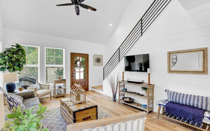 Stunning Home with Hot Tub - Walk to Main