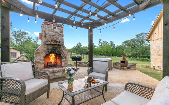 Luxury Home with Fire Pit & Hill Country Views