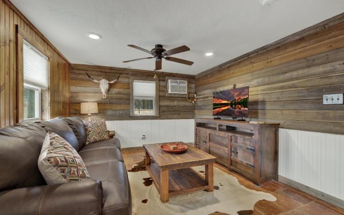 Ohana Ranch Cabin - 12 minutes to Historic Main St