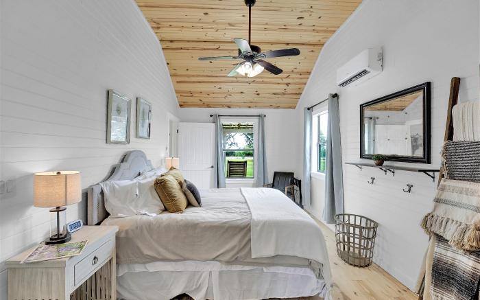 Luxurious Cottage on 3-Acre's in Fred Wine Country