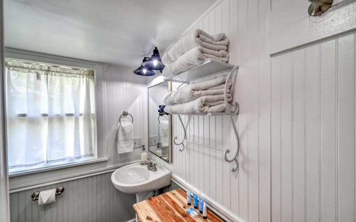 Charming Cottage Near Main with Patio&FirePit!!