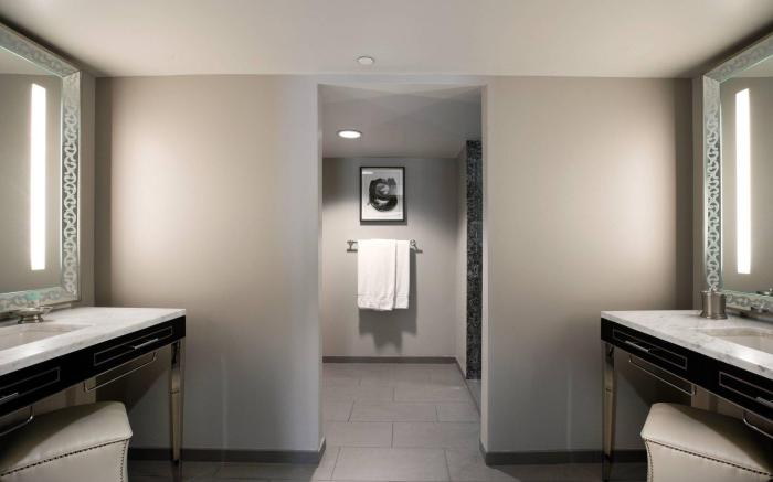 Ambassador Hotel Kansas City, Autograph Collection