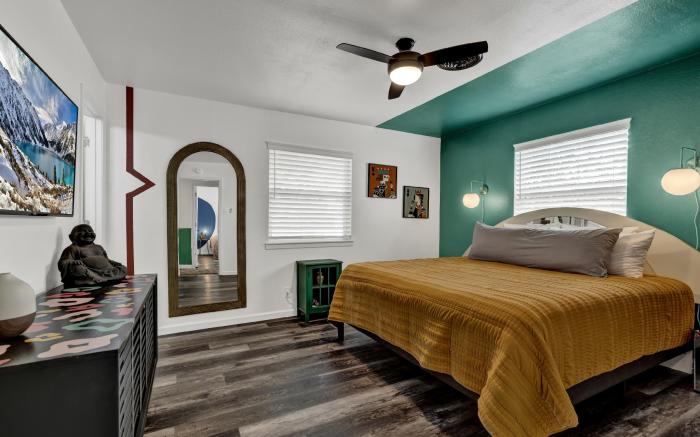 Eclectic Fun Haus with Hot Tub - 3 Min Drive to Main