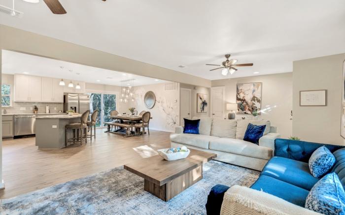 Luxury Home just 5 min from Main St