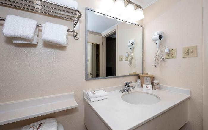 Red Roof Inn & Suites Hazleton