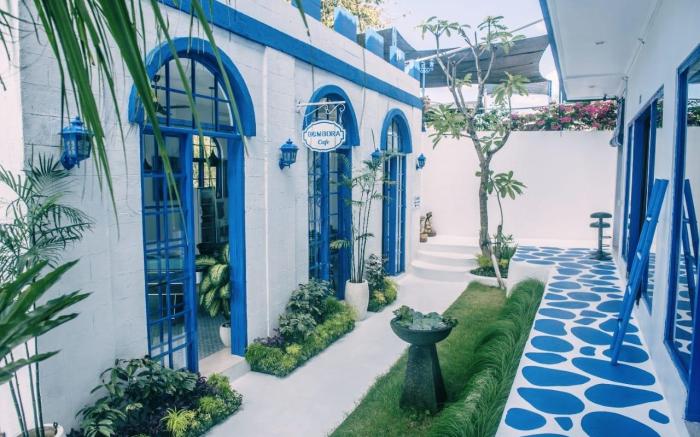 Bombora Surf Camp Hotel