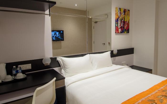 12FLY Hotel