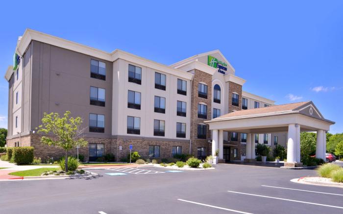 Holiday Inn Express & Suites Selma By IHG