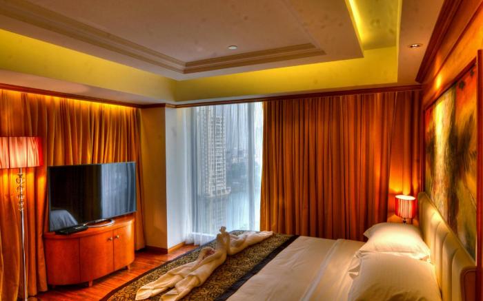 Six Seasons Hotel