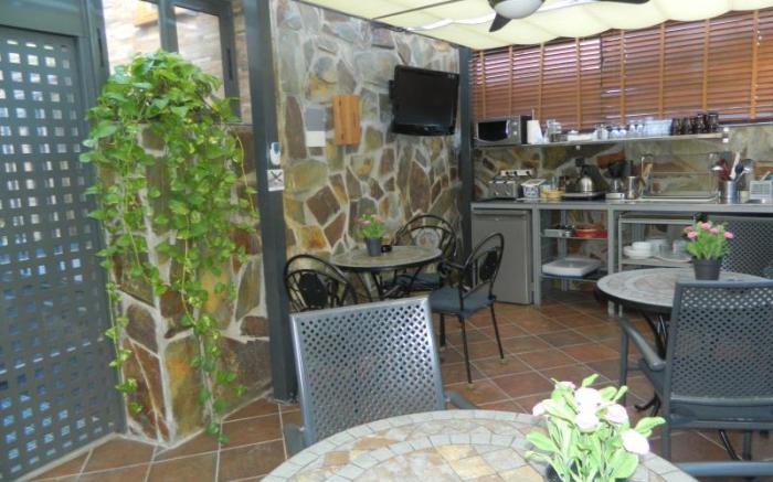 Hostal House