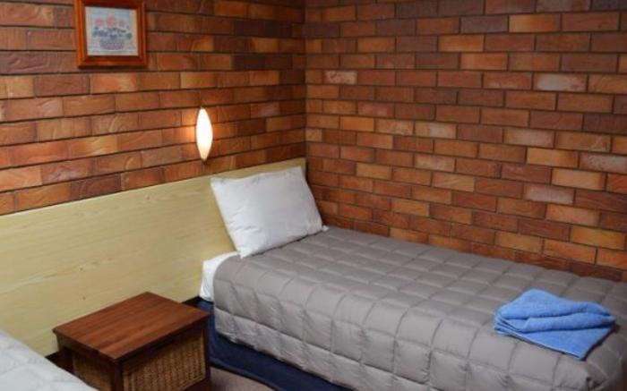 Peter Allen Motor Inn
