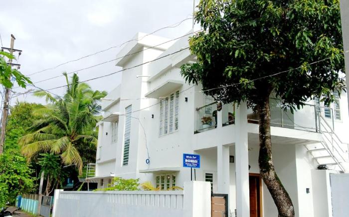 Whitefort Rohini Homestay