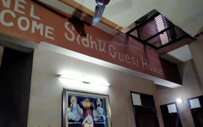 SIDHU GUEST HOUSE - 400m walking distance from Golden Temple