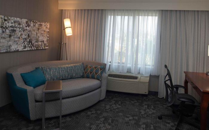 Courtyard by Marriott Los Angeles Burbank Airport