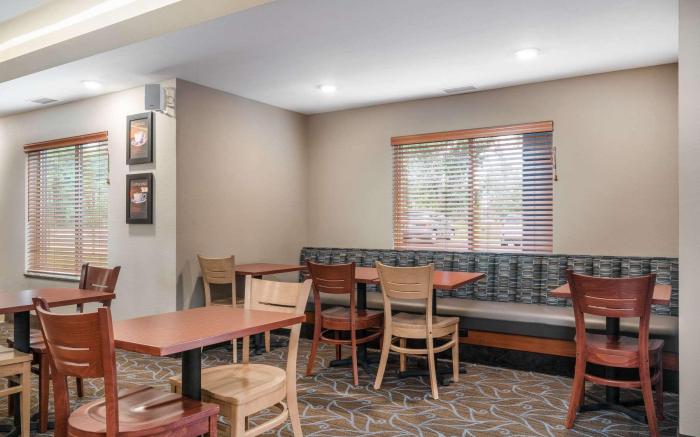 AmericInn by Wyndham Windom