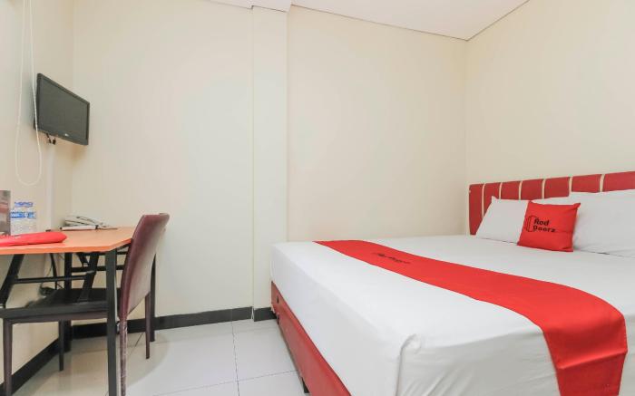 RedDoorz Plus @ Jalan Pemuda Jakarta
