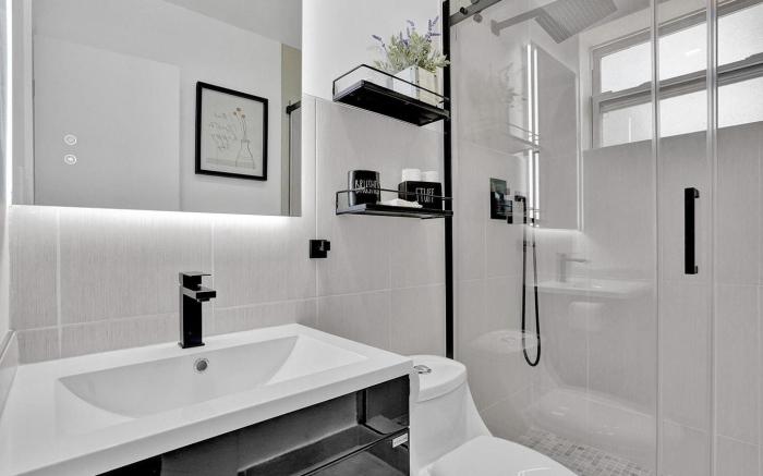 Modern Hallandale Apt w/ Backyard Near Beach