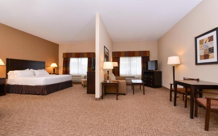 Holiday Inn Express & Suites Bridgeport By IHG