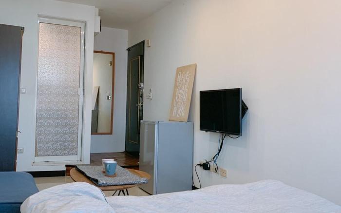 City Sleek Sanctuary: Modern Living Near MRT