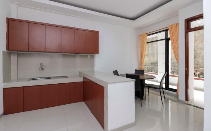RedDoorz Premium near Stasiun Lenteng Agung