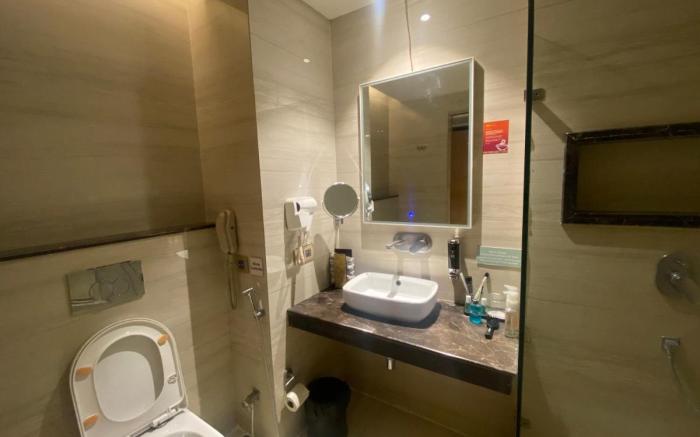 HOTEL V