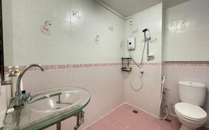 B&G Hat Yai Hostel ( Standard - shared bathroom )
