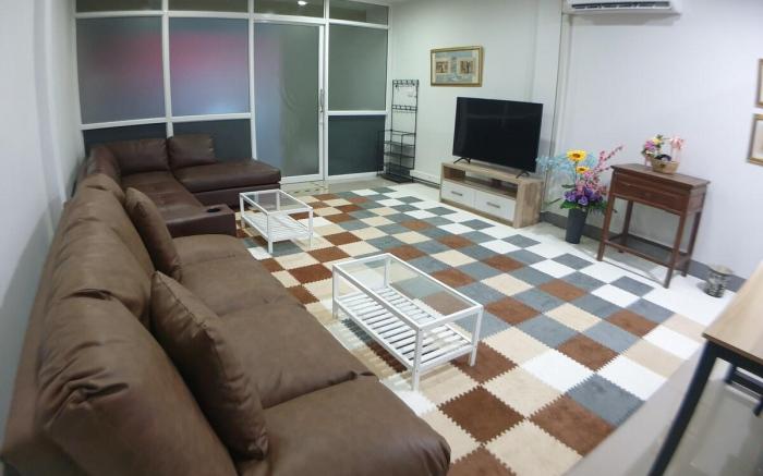 House in community mall 3 Bed 3 Bath for 6 people