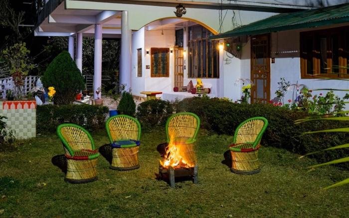 Nature's Vibe Homestay-Hill View, Garden and Patio