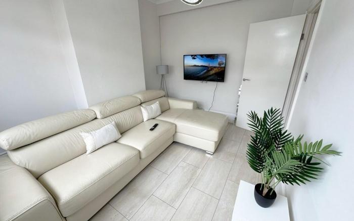 Cosy 3BR house w. PVT garden & Free Parking Ilford