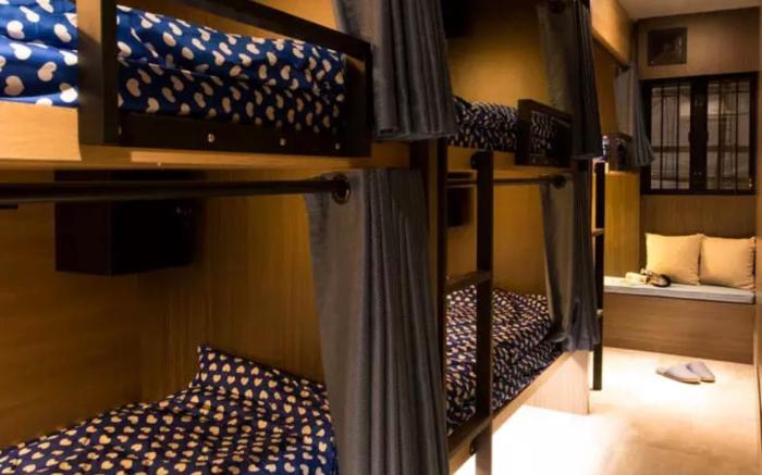 Room for Four (Bunk Bed No. 4) at Exit B1, Jordan MTR Station